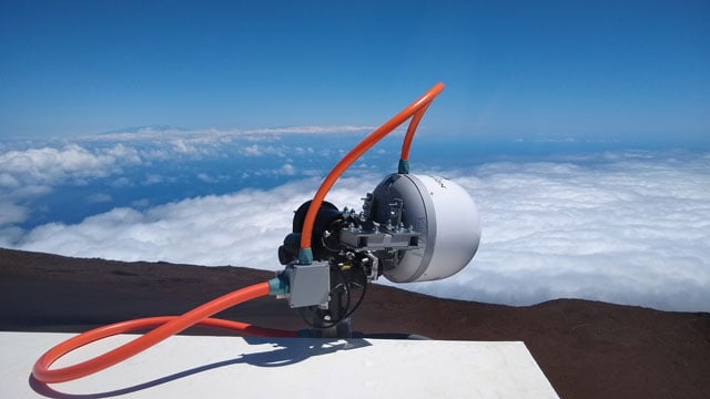 Figure 1: The side-facing horn antenna in its radome enclosure (left panel) and the hardware block diagram of the data collection system (right panel). (All figures provided by the authors)