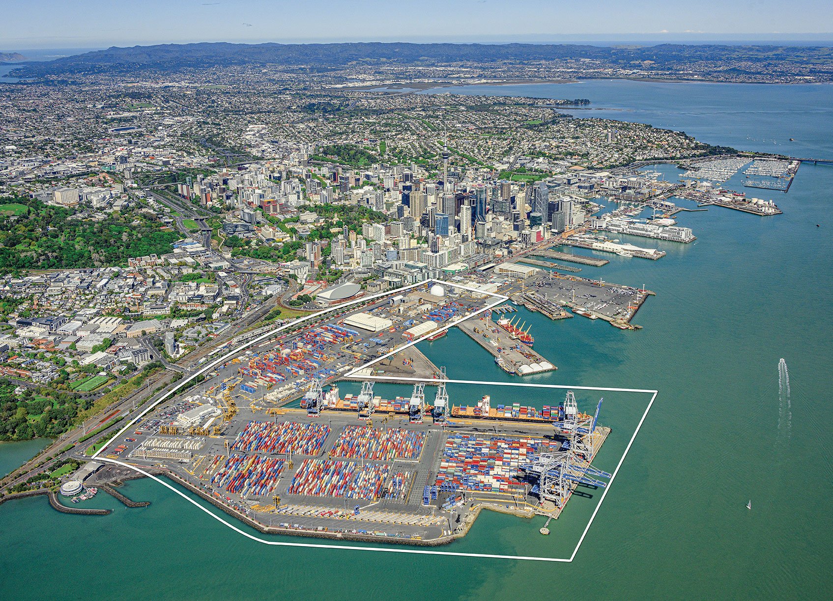 Figure 1. The Ports of Auckland covers 140 acres at the doorstep of Auckland’s central business district. The outline shows the approximate coverage of the LocataNet local positioning system (landside only). (Photo: Ross Clark/Ports of Auckland)