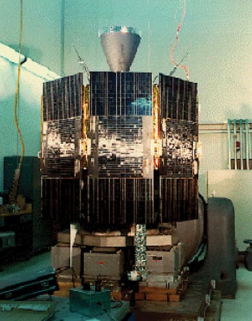 Timation NTS-1 carried two slightly modified commercial rubidium clocks. Unfortunately, attitude-stabilization problems induced temperature variations that masked any quantitative performance evalulation. The atomic clocks were not useful as prototypes for GPS. (Credit: Bradford W. Parkinson and Stephen T. Powers)